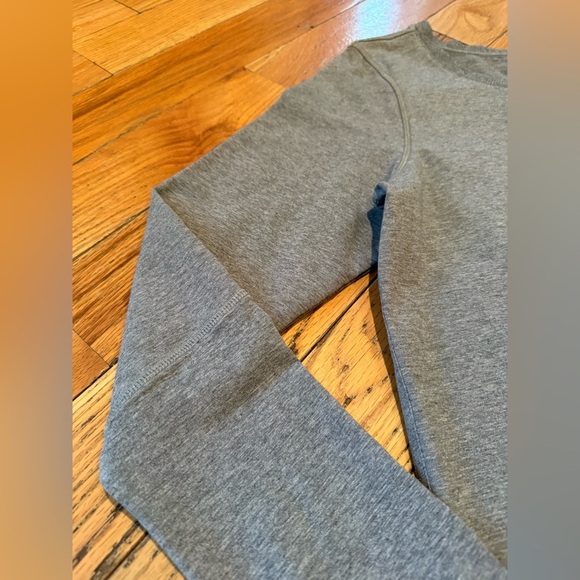 Lululemon Women’s Pleated Back Crew Neck Soft Sweatshirt Gray Size M? READ - Picture 6 of 13